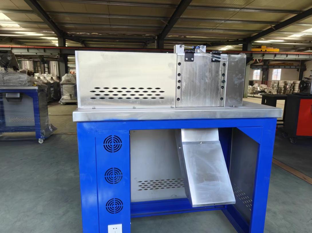 Gantry type pelletizer 600